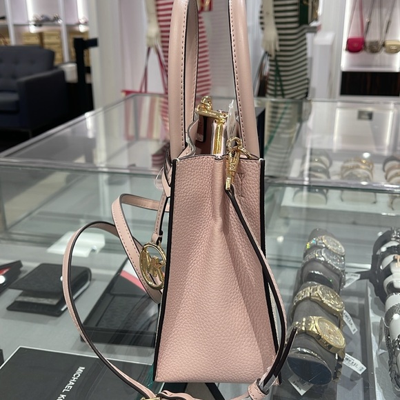 MICHAEL KORS
Mercer Medium Signature Logo Accordion Crossbody Messenger Satchel - Picture 6 of 16